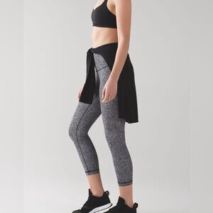 Lululemon Wunder Under 21” Crop Leggings Size 2 Black White Abstract